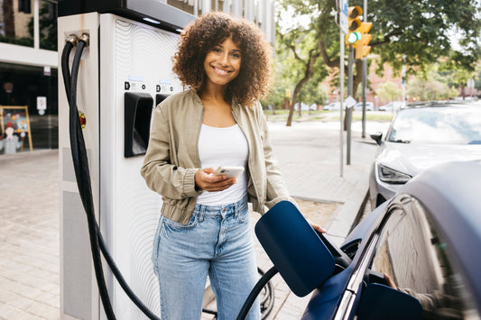 Voiture électrique ou hybride rechargeable : avantages, inconvénients et différences clés